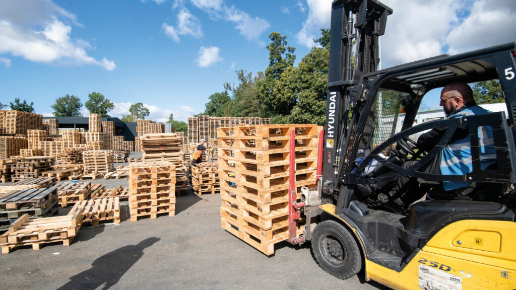 Stockage de palettes en bois