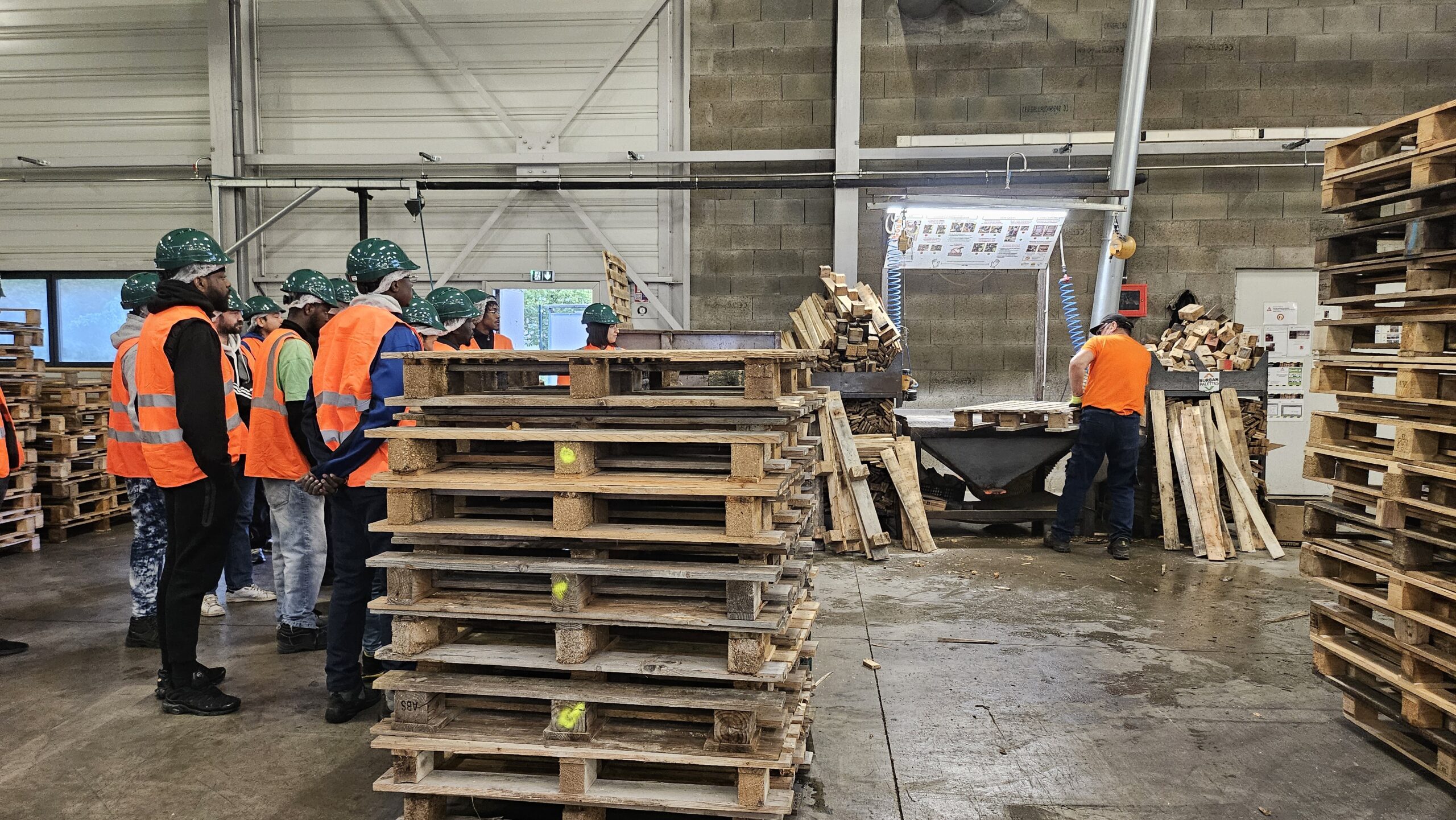 Visite de l'atelier de réparation à Ormes - Very Wood Métiers 2025