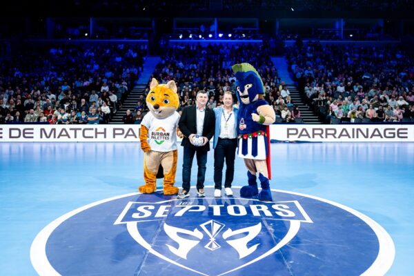 Coup d'envoi du match en présence de Daniel Guneau, Directeur Général de Burban Palettes et Bruno Bordier, Président des Septors