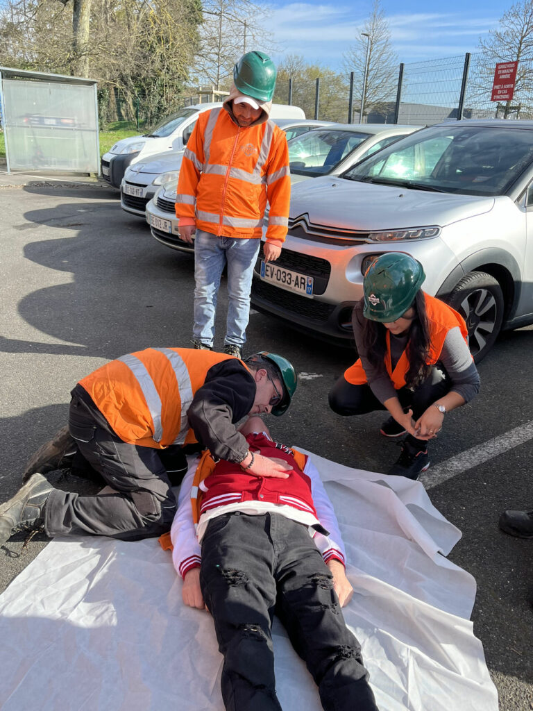 Mise en situation d'un accident du travail - Formation SST chez Burban Palettes 