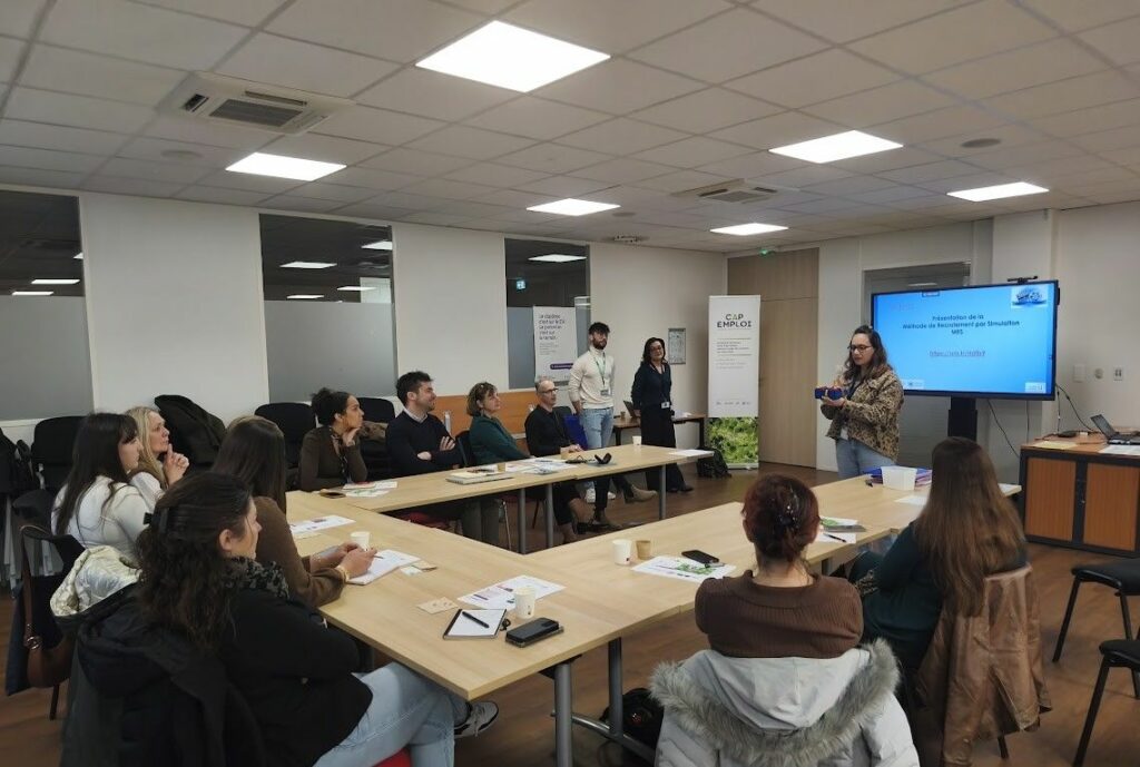 Table ronde organisée par France Travail sur l'insertion des personnes en situation de handicap.