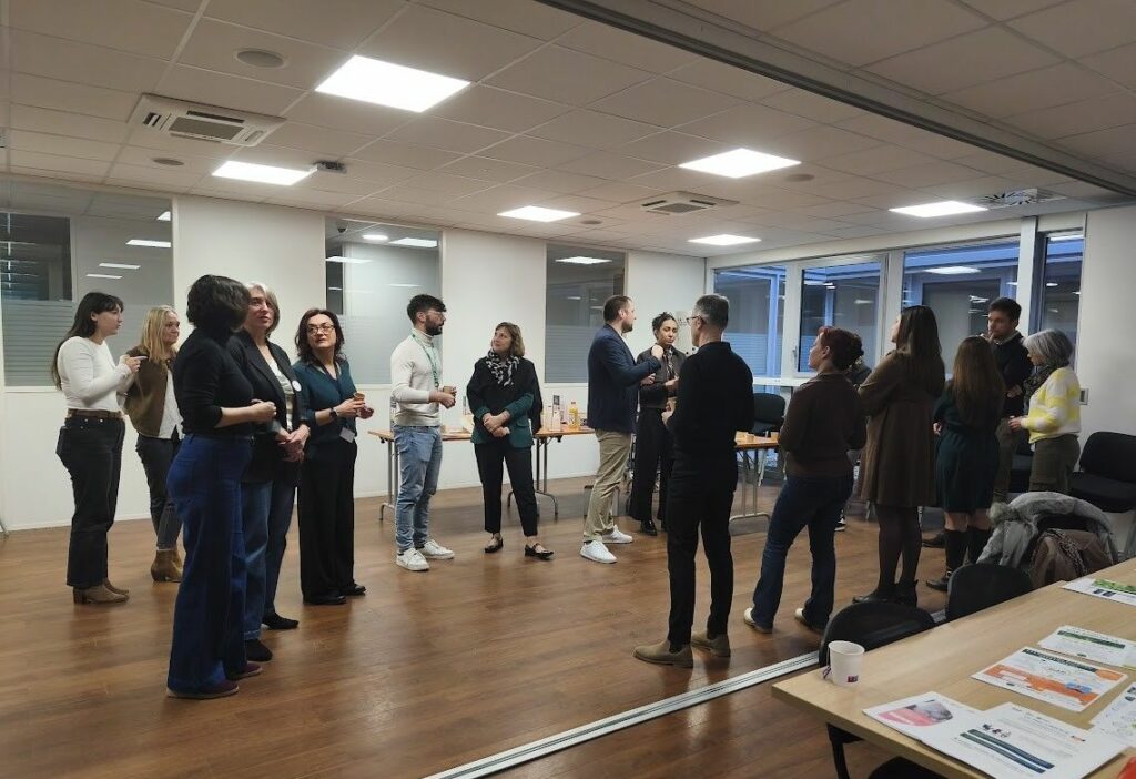 Table ronde organisée par France Travail sur l'insertion des personnes en situation de handicap. 