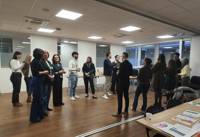 Table ronde organisée par France Travail sur l'insertion des personnes en situation de handicap.