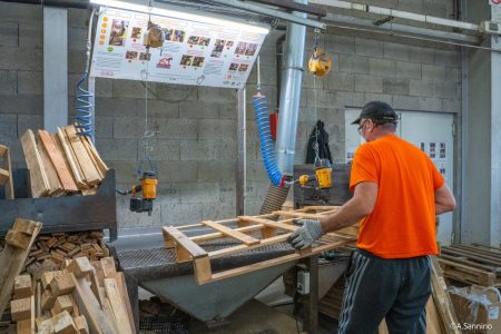 Poste réparateur de palettes