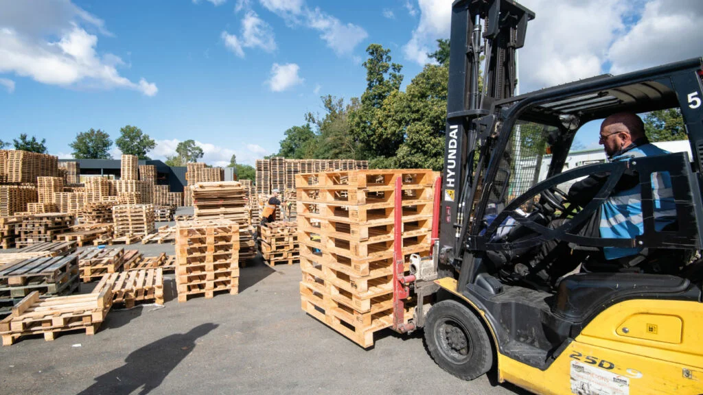 Stockage de palettes en bois