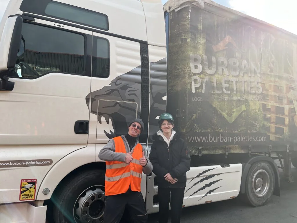 Stagière avec l'un de nos chauffeurs à l'agence Burban Palettes de Neuville-aux-Bois (45)