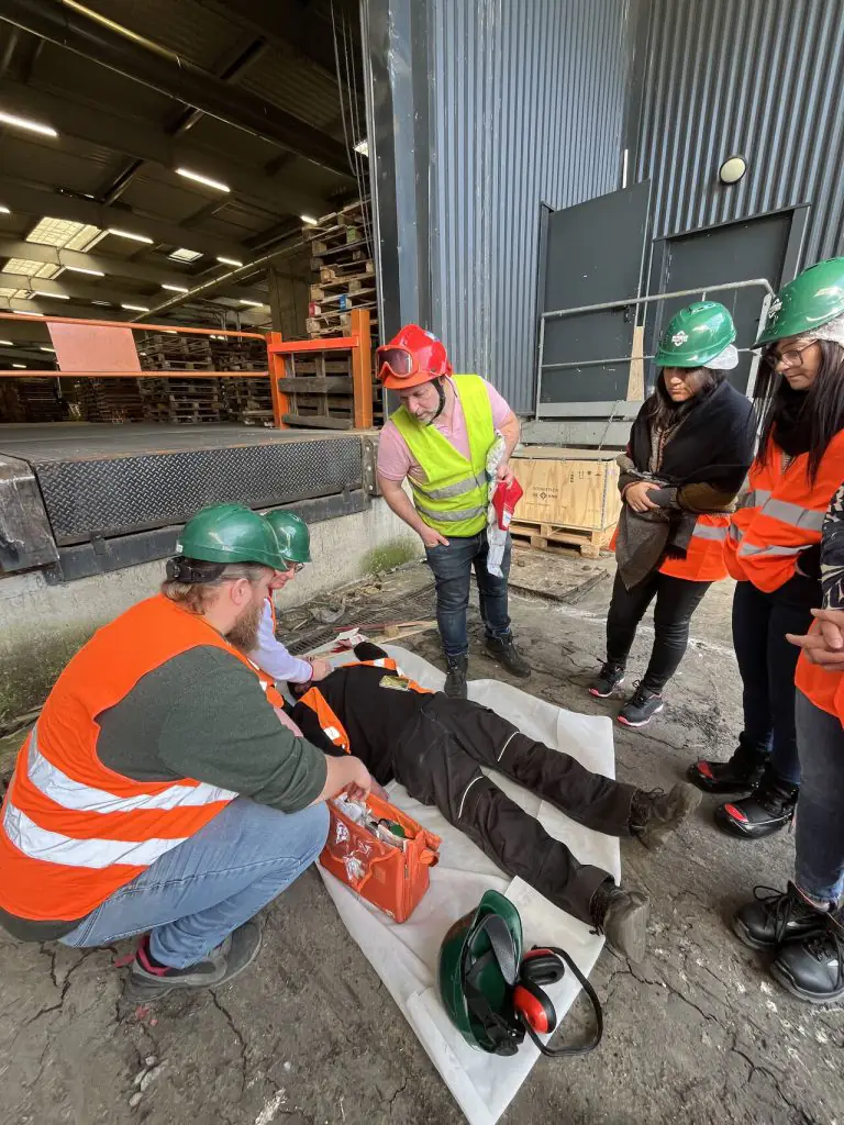 Mise en situation d'un accident du travail - Formation SST chez Burban Palettes