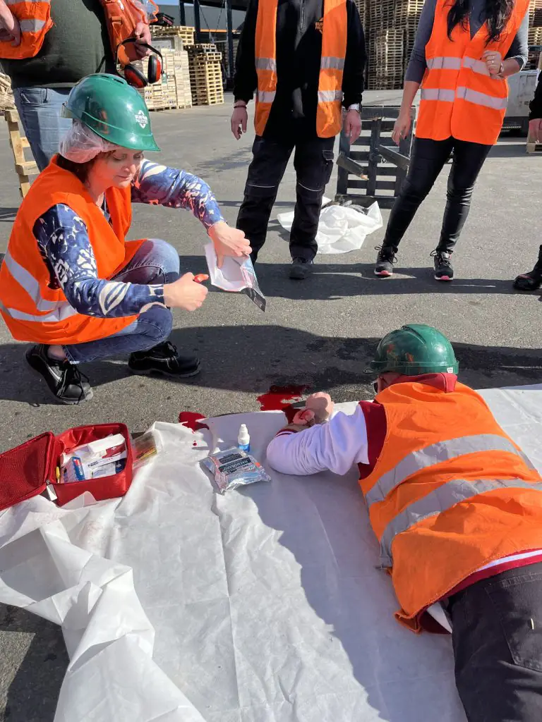 Mise en situation d'un accident du travail - Formation SST chez Burban Palettes