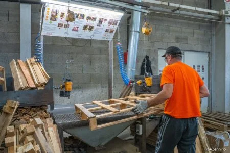 Poste réparateur de palettes
